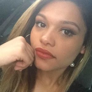 Meet your Posher, Esmeralda